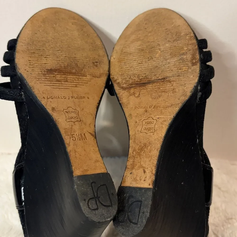 Donald J. Pliner- Ginnie Black Metallic Strappy Wedges Back Zipper- Size 5.5